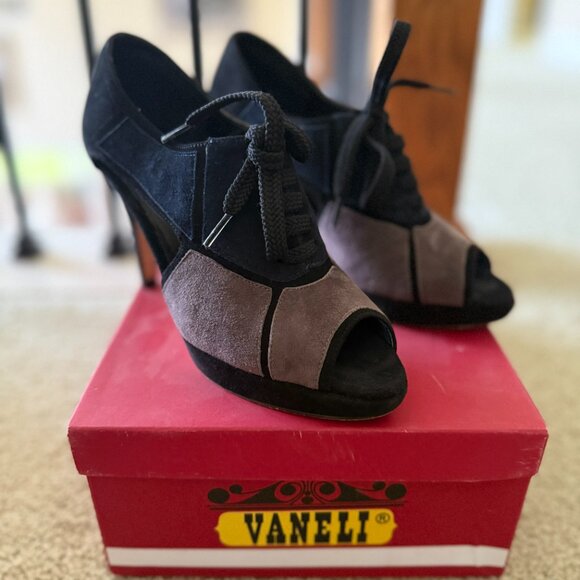 Vaneli - Picture 2 of 4